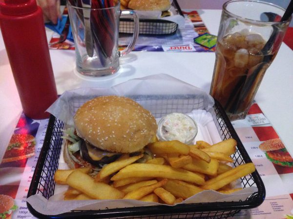 Burger im American Diner
